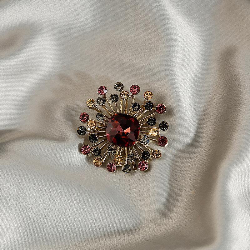 

Легкий роскошный высококачественный элегантный темпераментный роскошный балетный корсаж, модная и достойная милая брошь в виде цветка из кристаллов