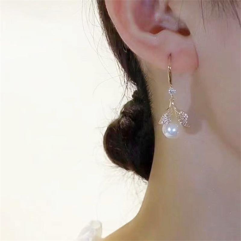 New Fashion Pearl Crystal Earrings for Women 2025 Minimalist Style Personality Earrings Trendy Jewelry Party Accessories Gifts