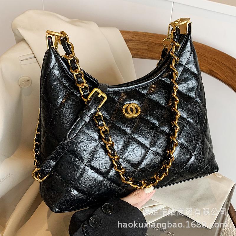 This year, the popular underarm bag women's 2025 new Xiaoxiangfeng light luxury simple temperament high-end single shoulder messenger bag