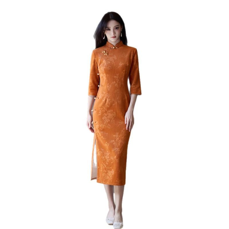 Retro Chinese Style Brocade Velvet Jacquard Long Seven-quarter-sleeved Cheongsam 1011 Autumn New Improved Chinese Young Cheongsam