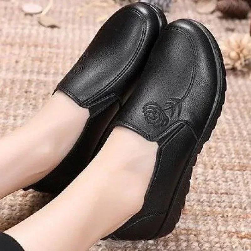 Spring/Autumn Flat Lightweight Casual Mom Shoes Comfortable New Embroidered Fashion Walking Shoes Women Sneakers Chaussure Femme