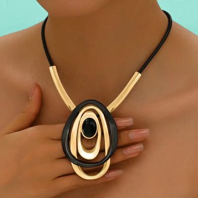 Retro Circular Oval Pendant Necklace