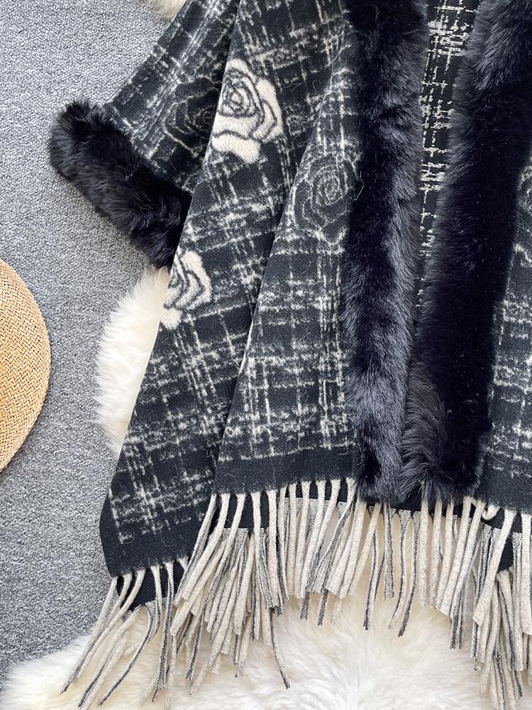 Autumn Winter Vintage Outerwear with Fur Collar Knitted Cardigan Tops for Women Loose Elegant Plaid Shawl Cloak Coat L66