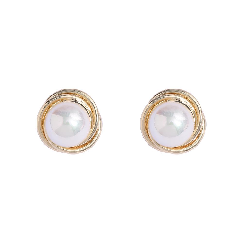 Elegant French Retro Pearl Ear Cuffs: Versatile, High-End Hong Kong Style Stud Earrings for Women.