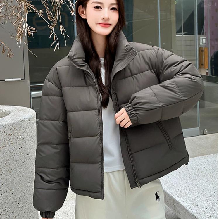 Women's thickened short bread cotton clothes, stand-up collar zipper jacket, and one piece is available in the supermarket.