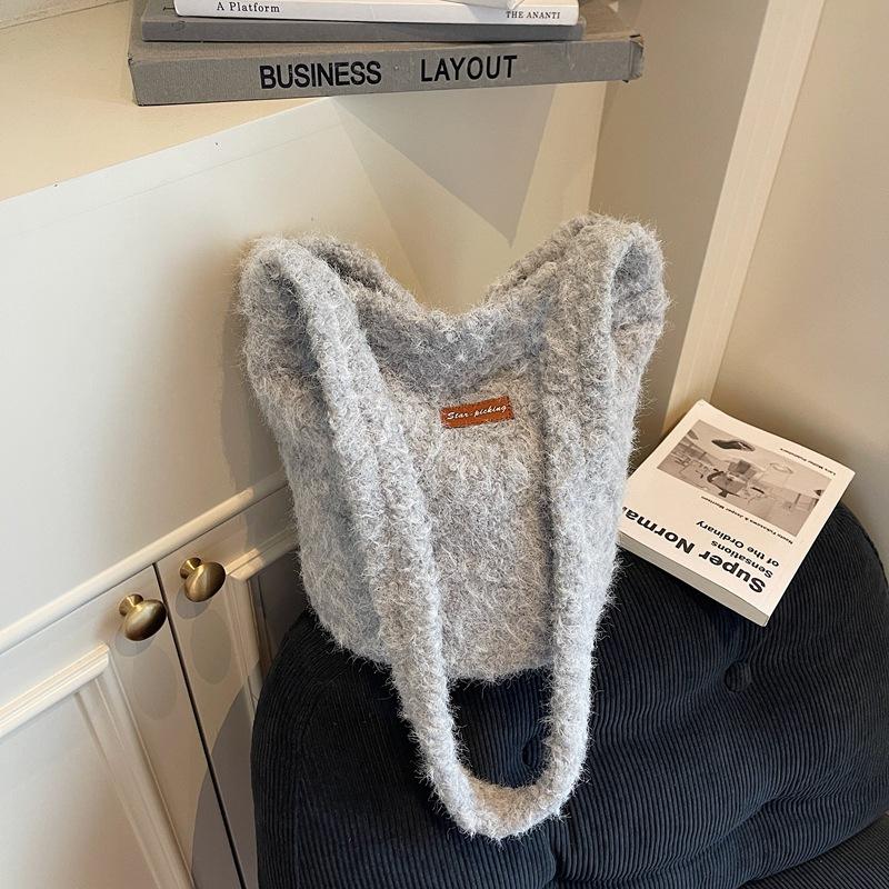 

Autumn new retro plush large-capacity bucket bag versatile shoulder niche casual messenger bag серый