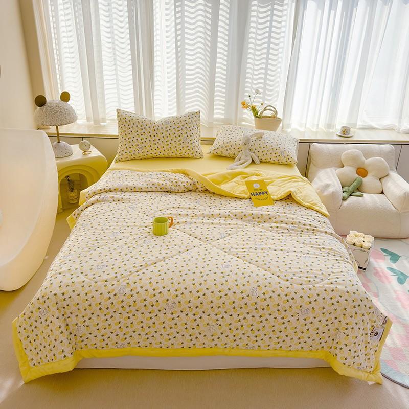 Ultra-Soft Summer Cooling Quilt - Lightweight, Breathable & Skin-Friendly with Embossed Floral Print Design for All Seasons - Perfect for Bedroom