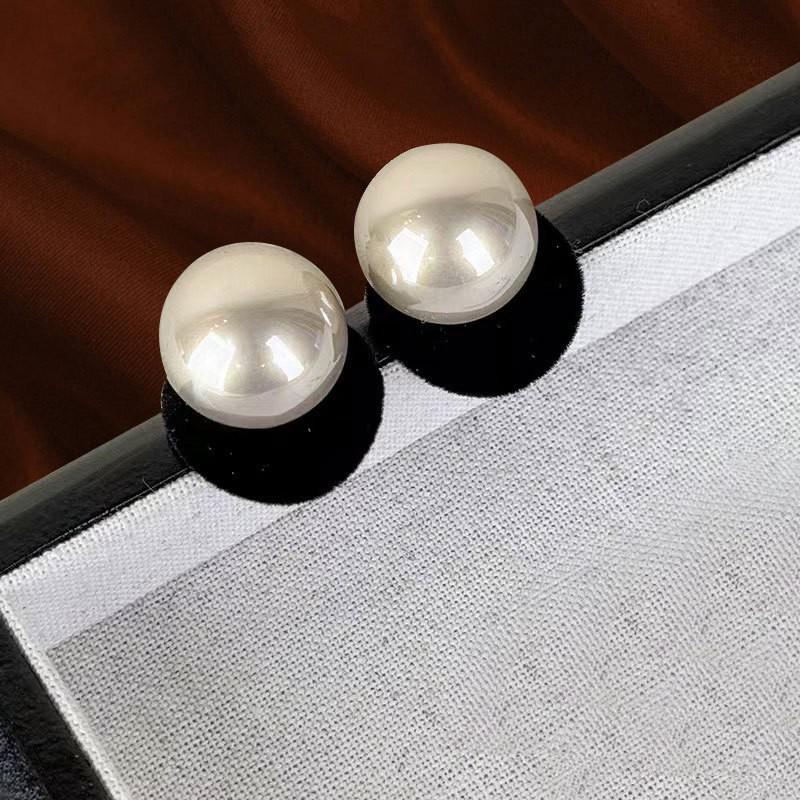 Vintage Maillard Flocked Leopard Print Pearl Stud Earrings, High-End Light Luxury Niche Earrings, Women'S Giant Good-Looking Earrings.