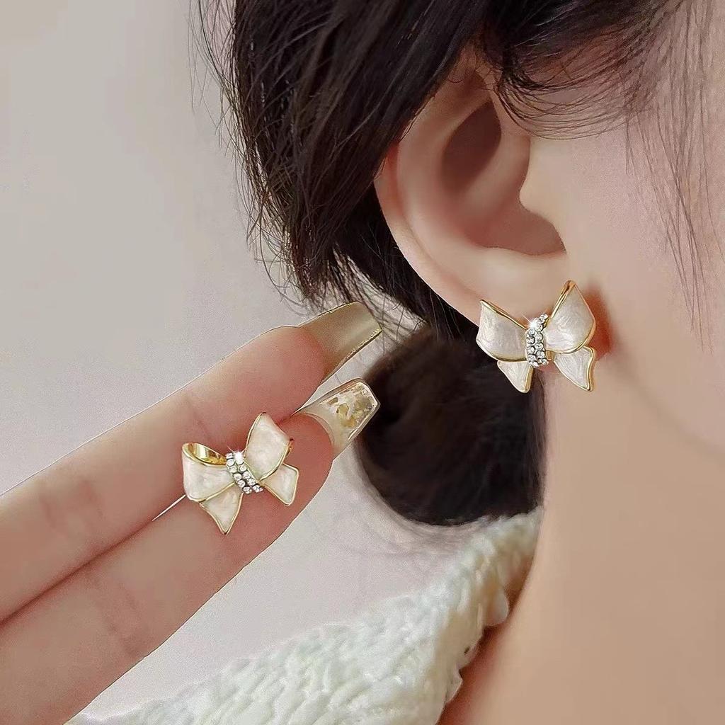 Korean High-end Pearlescent New Trendy Bow Design Cold Wind Stud Earrings