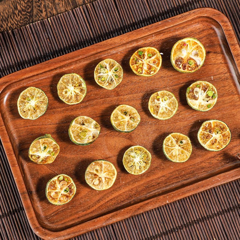 Small green oranges, freeze-dried small green oranges, small citrus, dried green oranges, dried green kumquats, and powdered.