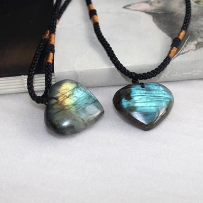 Collana con ciondolo a forma di cuore Collana con pietra energetica a cuore