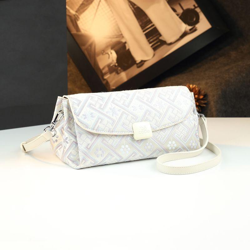 Splendid Pattern Embroidered Flower Baguette Bag Underarm Bag Exquisite Oblique Span Bag Chinese Style Light Luxury Women'S Bag Atmosphere
