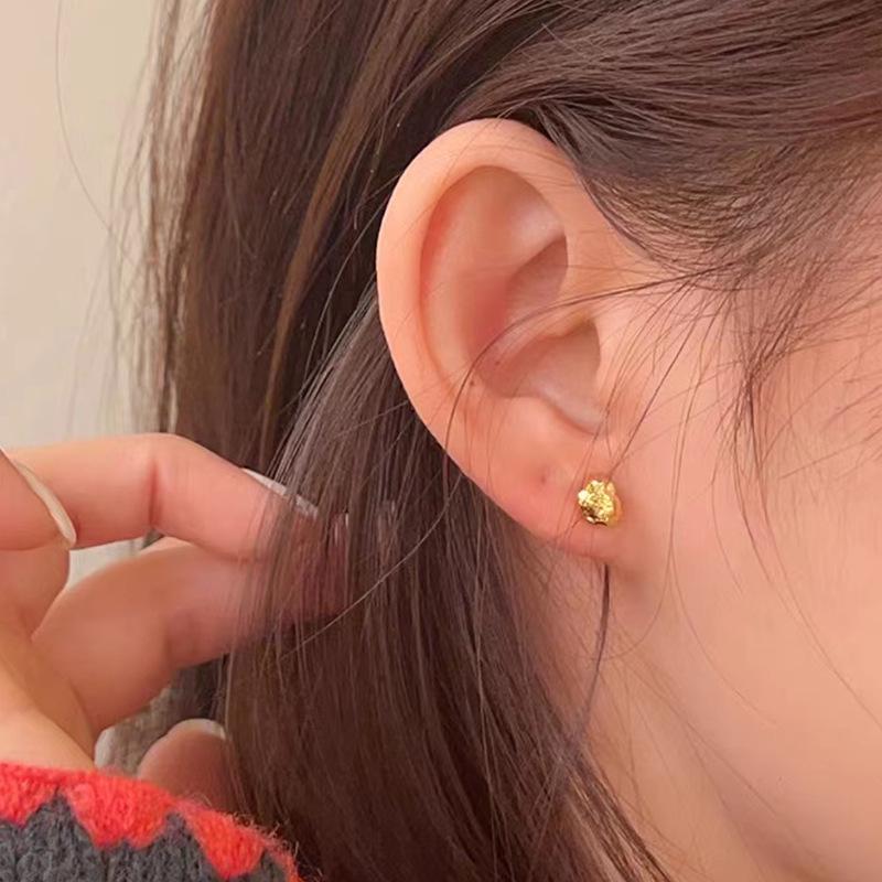 

Niche Irregular Trendy Unisex Dark Style Stud Earrings – Exquisite, High-End Gold