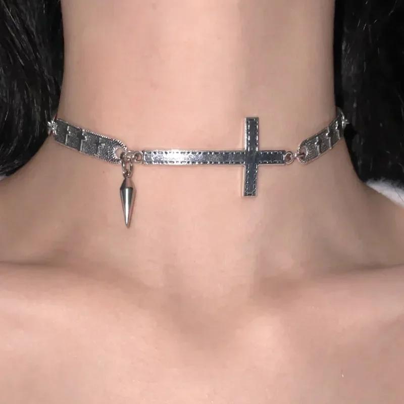 Punk Zircon Spliced Cross Rivet Necklace Grunge Rock Cool Accessories Cool Necklace Women Goth Korean Fashion Choker
