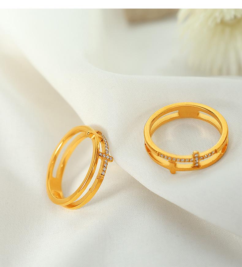 Trendiger Ring aus Titanstahl mit Einlage: Vielseitiger Luxusschmuck