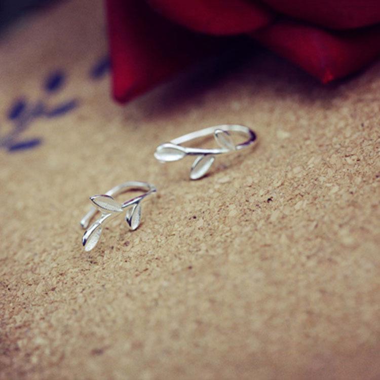 

Gold-Plated Sterling Silver Leaf Stud Earrings, Light Luxury Design - Women s Gift 925 Silver