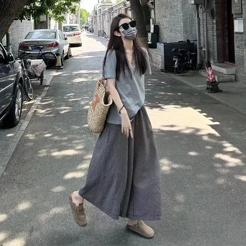 Chic Maternity Summer Set: Loose V-Neck Top & High-Waist A-Line Skirt