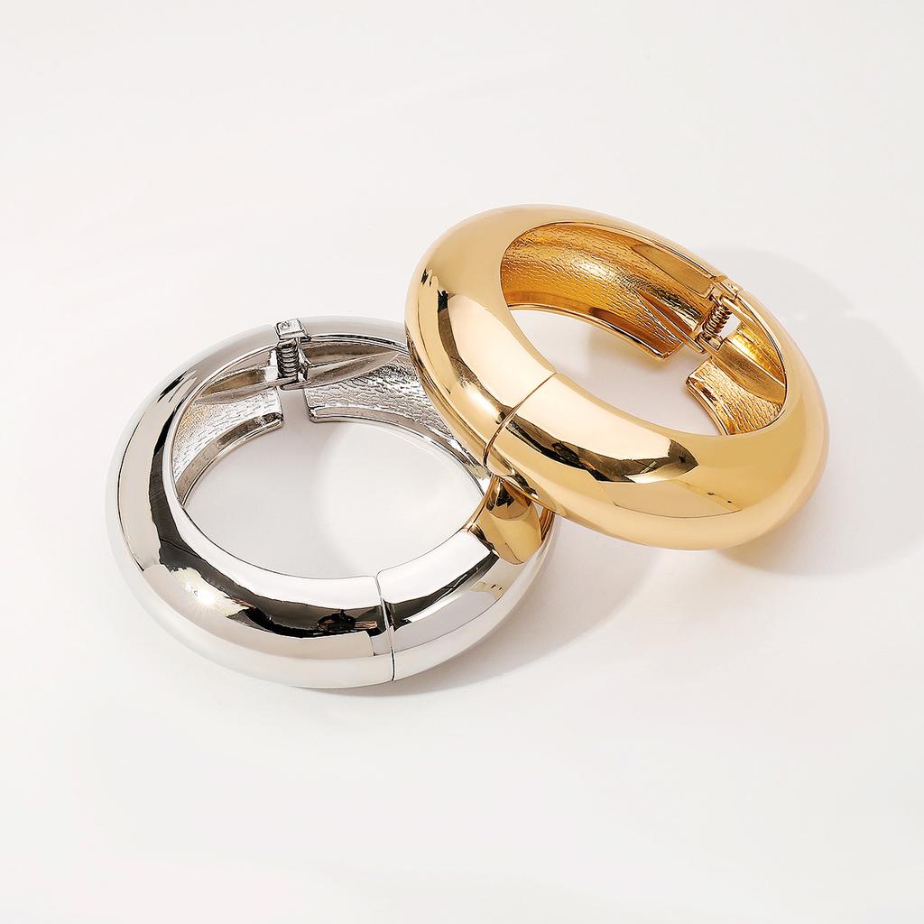 Europe and The United States Cross-border Smooth Plain Ring Bracelet Exaggerated Classic Fashionable Spring Open Metal Wind Bracelet.
