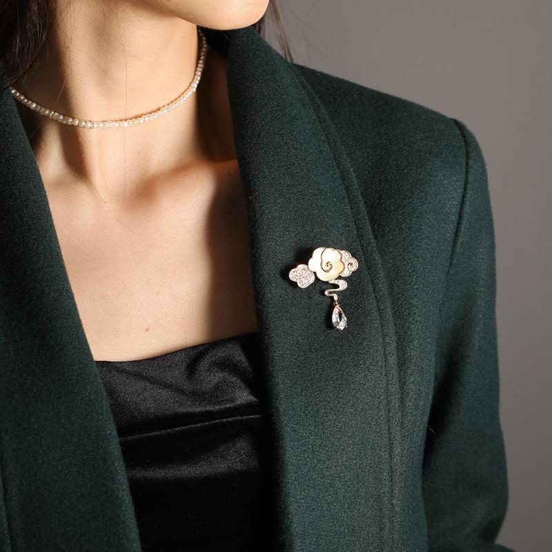 Chinese-style Xiangyun Brooch, High-end Women's Antique Tassel and Diamond-encrusted Brooch, Niche Design Sense Brooch
