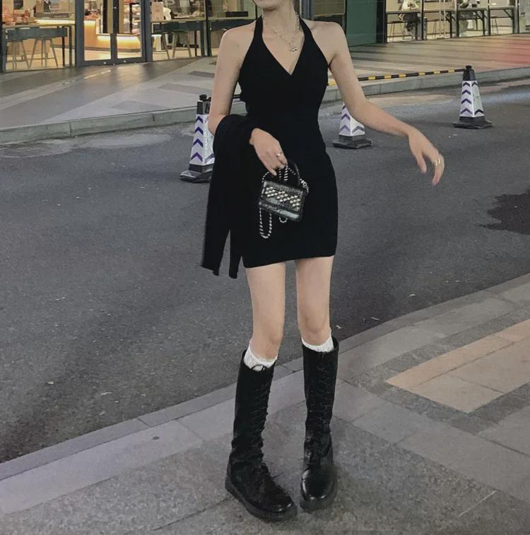 2024 Korejské Zeštíhlující Halterové Malé Černé Šaty - Sexy Jarní/Letní Design