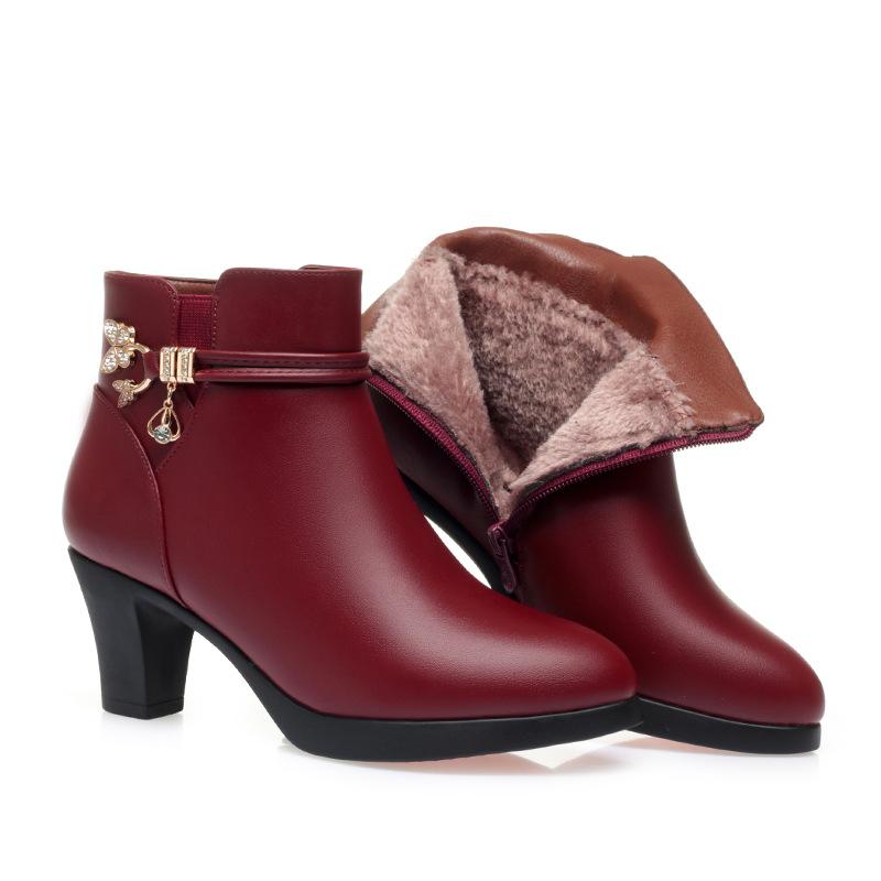 

Мамины туфли осень и зима кожаные туфли бархатные новые средний каблук короткие сапоги конический каблук модные сапоги и пожилые теплые хлопковые туфли 41