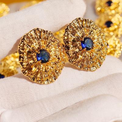 Französische Schwerindustrie-Gold-Lava-gebürstete übertriebene große Ohrringe Edle ovale, stimmungsvolle Retro-Ohrstecker mit blauem Zirkon 319