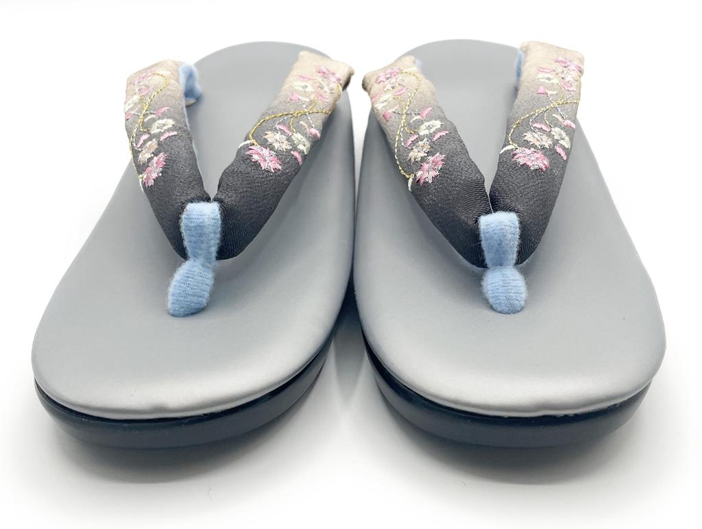 [Asakusa Kimono Market] Embroidered thong sandals with urethane sole (gray)