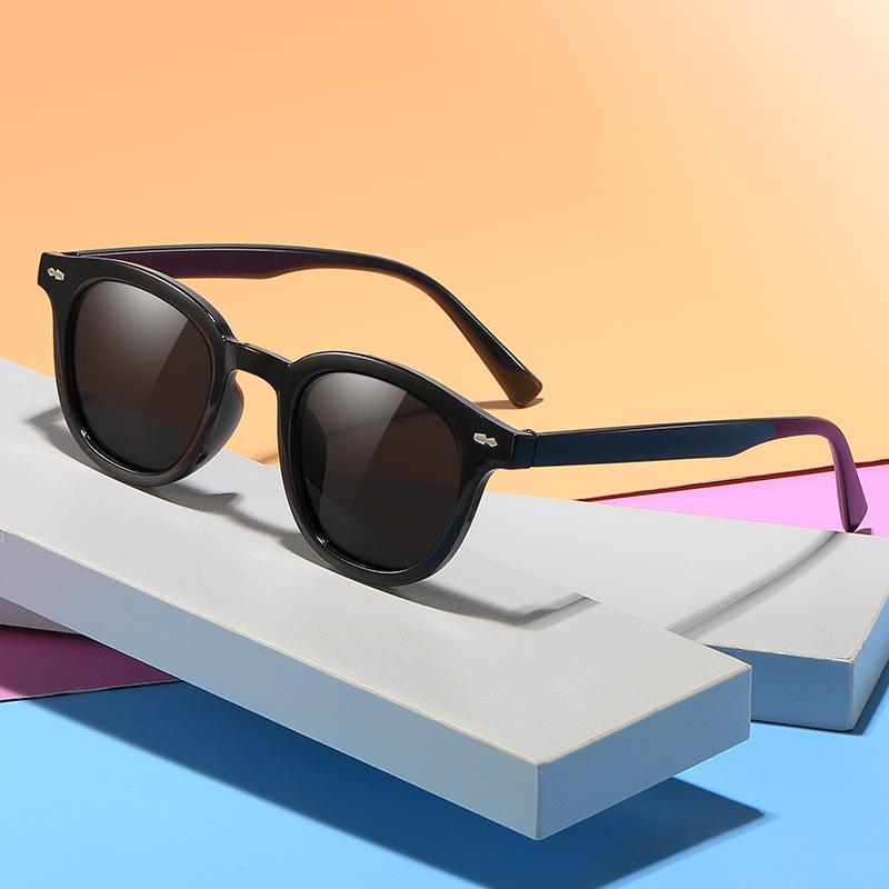 Damskie owalne okulary przeciwsłoneczne z małą oprawką: Wysokiej klasy ochrona UV, styl Hong Kongu, modne dla małych twarzy