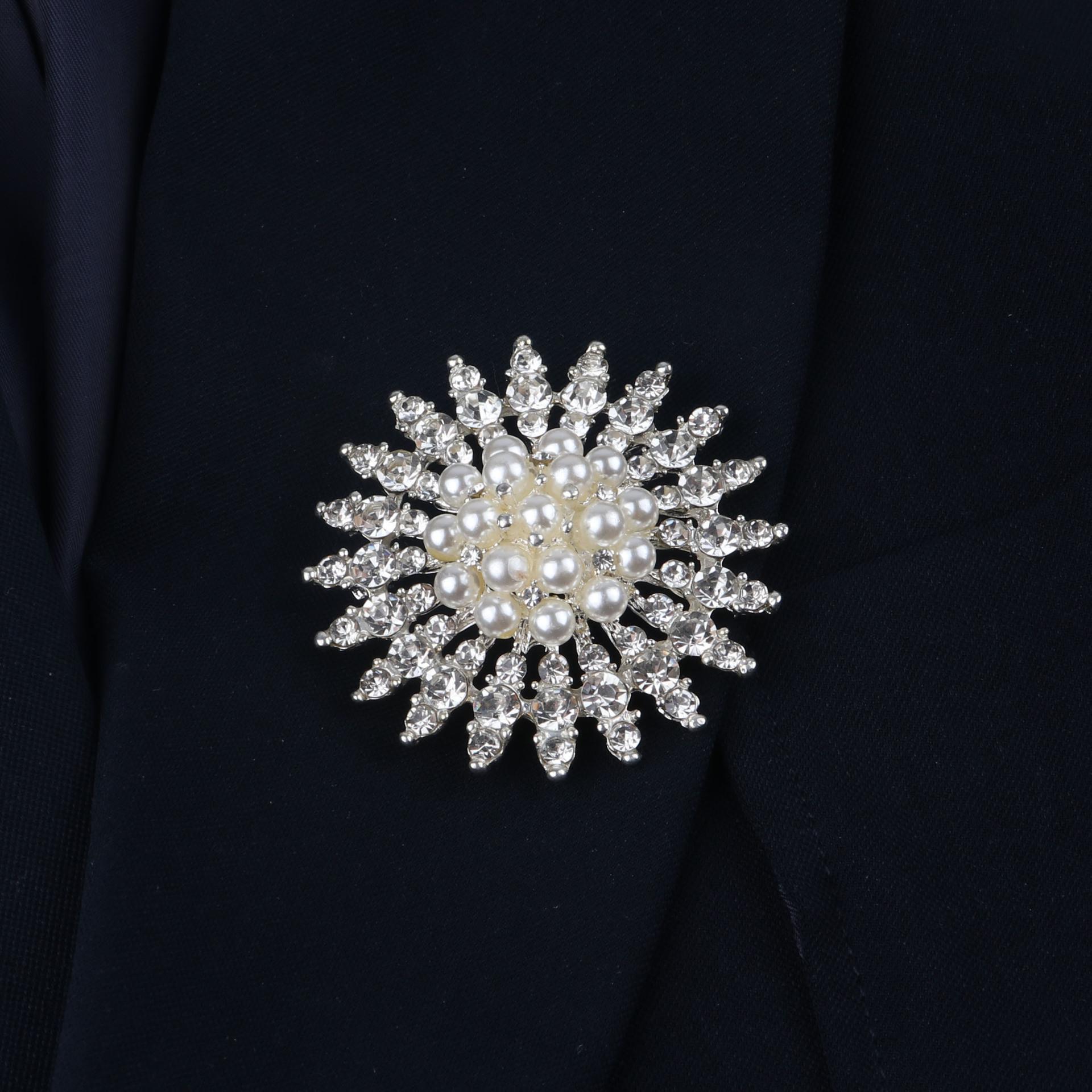 

Корсаж из сплава со стразами, женская мода, простая брошь в виде цветка с бриллиантами и жемчугом, аксессуары для одежды серебряный