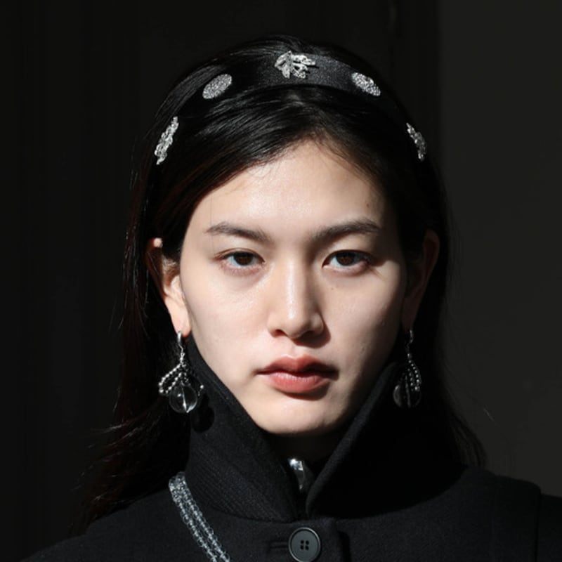 

SCHO JEWELRY Широкая атласная повязка для волос Lana Royal black