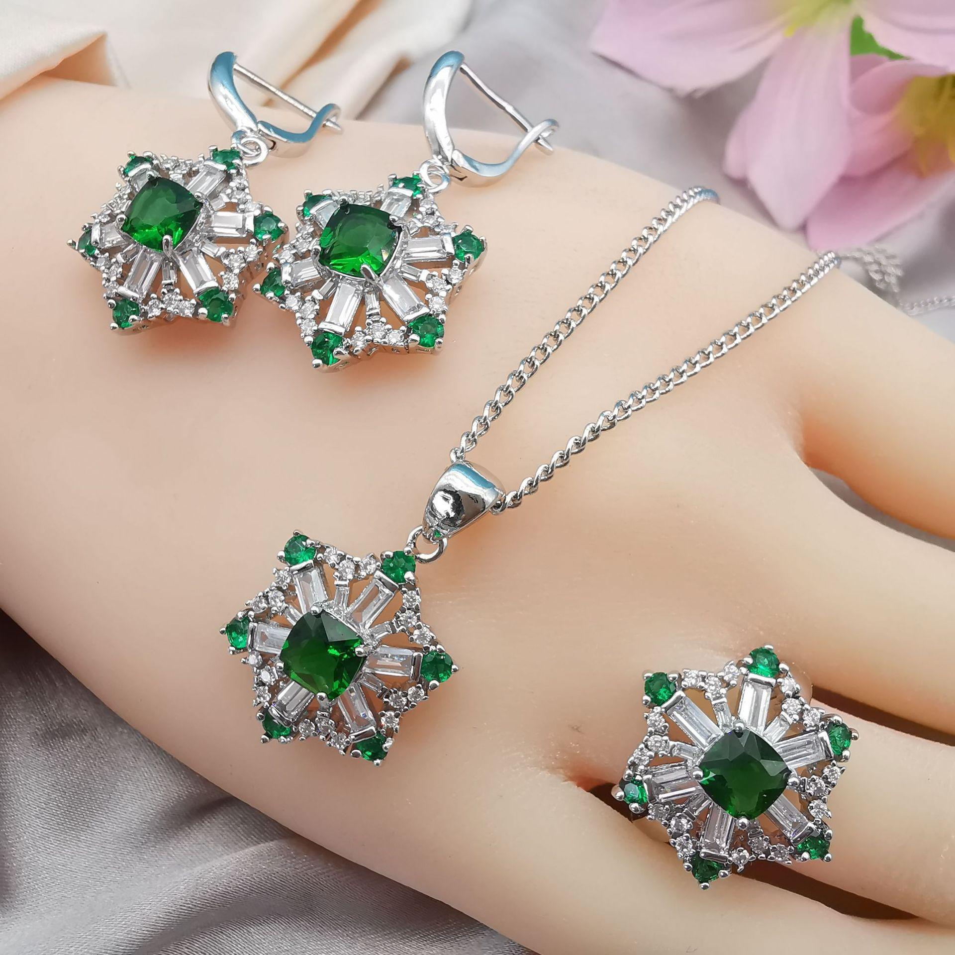 

Модные аксессуары Лестничный бриллиантовый циркон ожерелье серьги браслет комплект из трех предметов Size 10