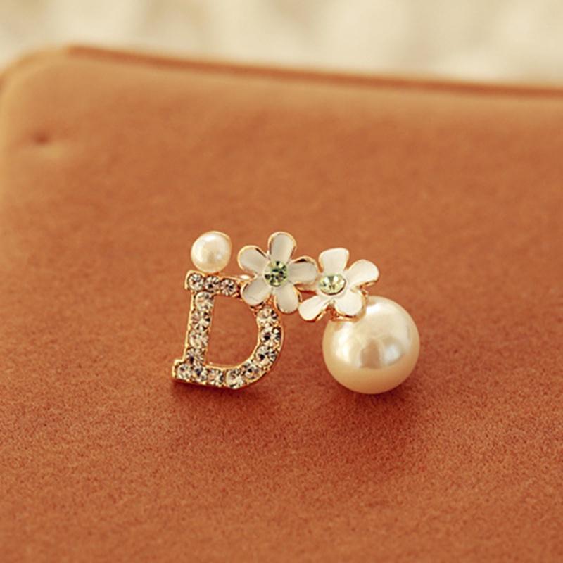 Elegant Women's Alloy Crystal Rhinestone Stud Earrings With Artificial Pearls