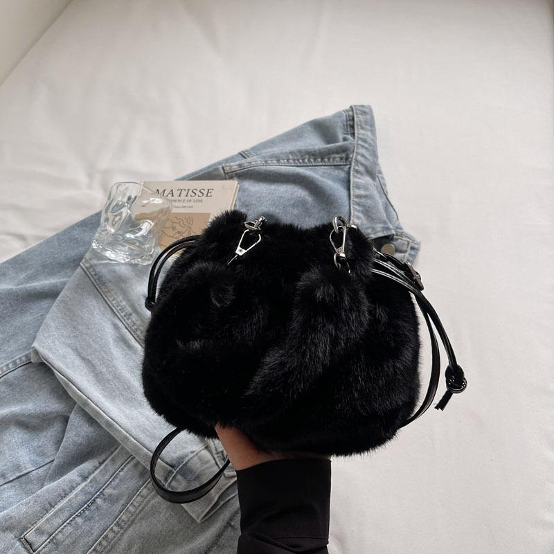 Jesienno-zimowa torebka z futra o wysokiej wartości, nowa modna pluszowa torebka, prosta torebka na ramię, torebka typu bucket