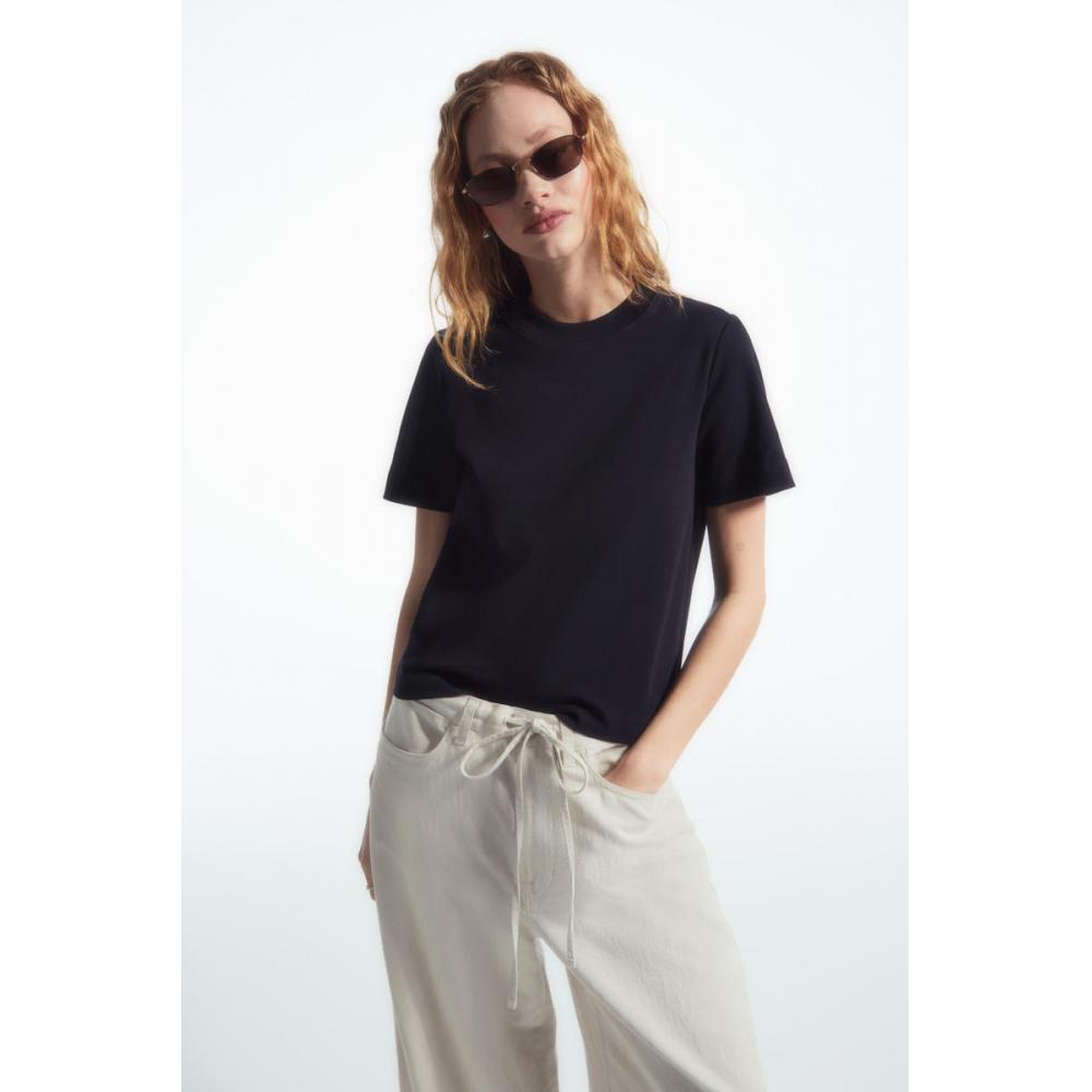 

Футболка COS Japan чистого кроя