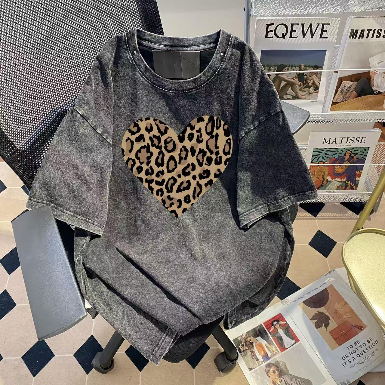 

Унисекс футболка с леопардовым сердцем в стиле ретро с эффектом потертости - Модный летний стиль свободного кроя M