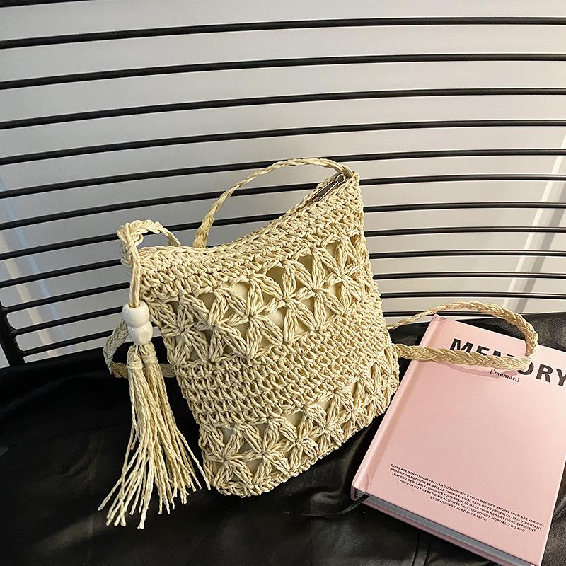 Super Fire Small Bag Women's Spring and Summer 2025 New Versatile Messenger Bag Woven Straw Bag High-end Seaside Beach Bag