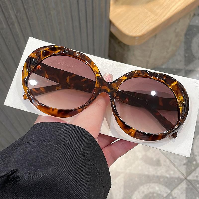 New Stylish Sunglasses for Women Round Shape UV400 Protection Sun Glasses for Women Holiday Travelling Men Sunglass
