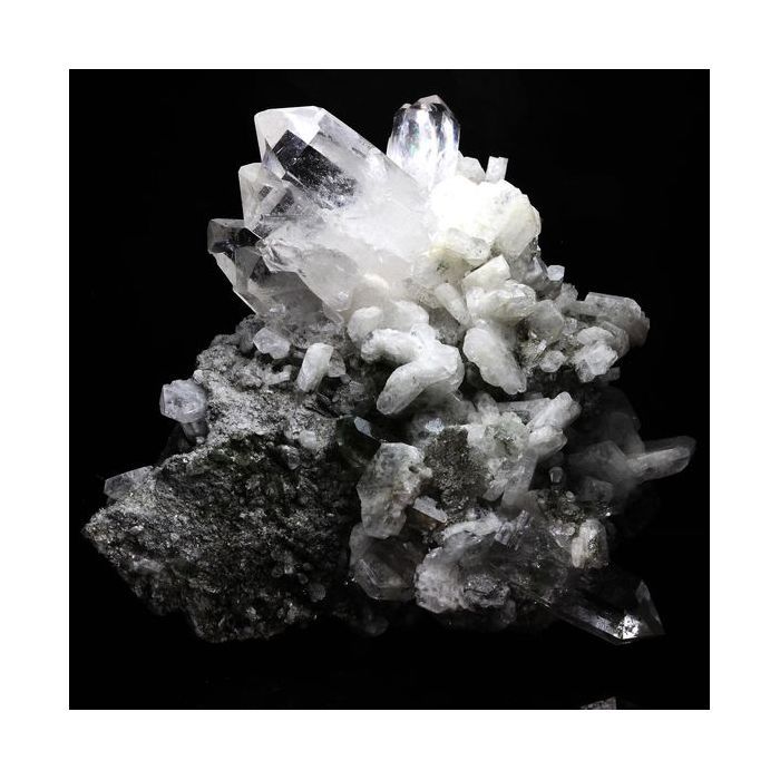 Pierres et Minéraux. Quartz + Albite. 501.7 ct. Plan du Lac, Oisans, Savoie, France.