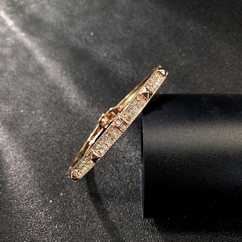 

Korean version of fashion titanium steel rose gold zircon bracelet femininity versatile 18K gold diamond-plated bracelet hipster jewelry