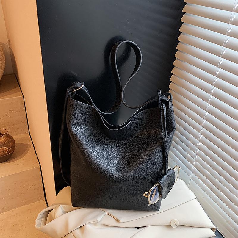 Bag Lady Frühling 2025 Neue Mode Einfache Retro Lässige Umhängetasche Textur Beliebte Eimertasche