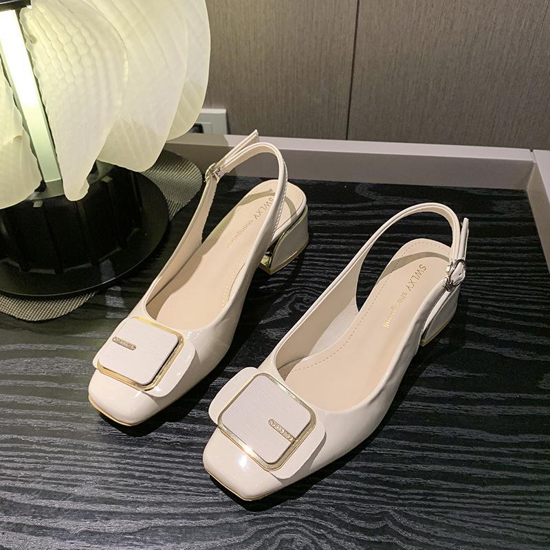 

Spring and Autumn new thick-heeled women s shoes are comfortable, European and American large decorative buckle fashion mother square head single shoe 39