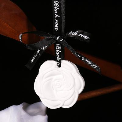 Závěsný osvěžovač vzduchu do auta Krásná bílá květinová vůně pro styling auta Aroma Čistič čerstvého vzduchu Dekorace interiéru Ozdoba