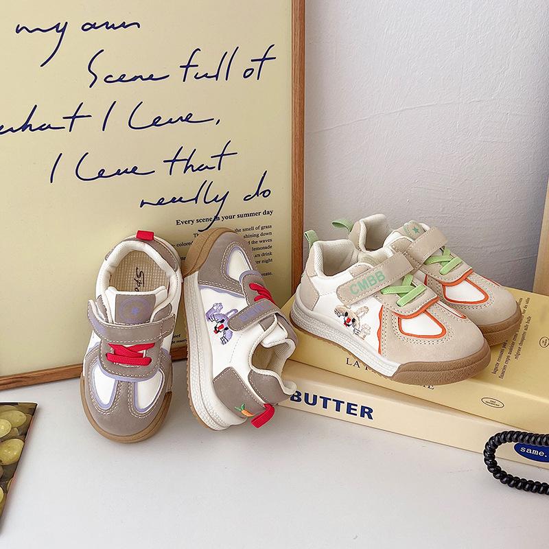 Girls shoes autumn 2025 new super fire children's sports shoes silver girls moral training shoes women's treasure casual board shoes