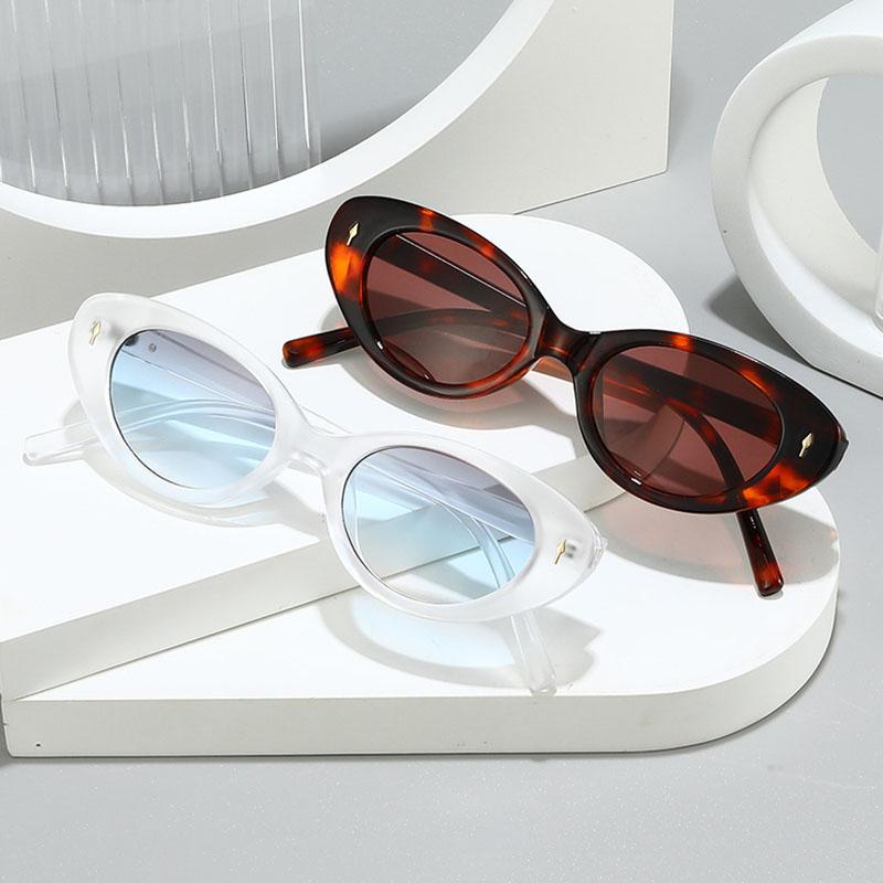 Y2K Sexy Cat Eye Vintage Sunglasses Women Men Luxury Designer Sun Glasses Punk Classic Rivet Outdoor Shades
