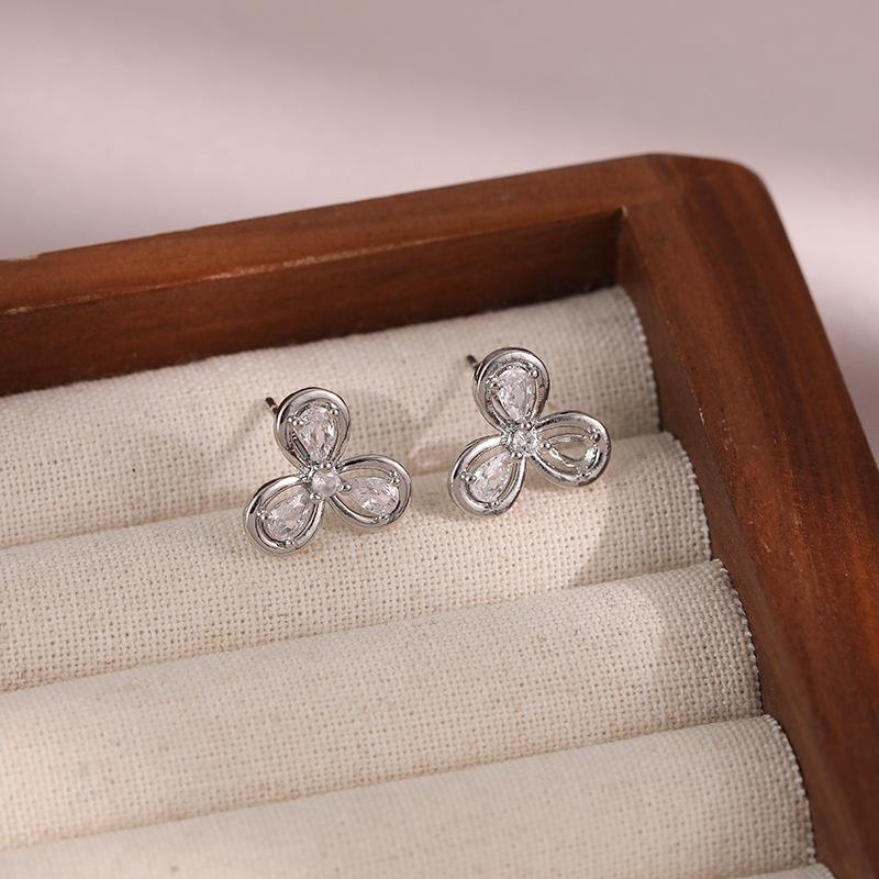 2025 new pearl ear buckle femininity elegant contrasting stud earrings jewelry simple versatile plain ring earrings