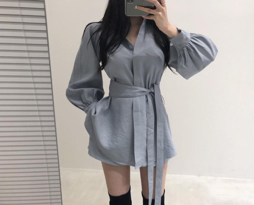 French-Inspired Lantern Sleeve White Shirt Dress for Women - Waist-Cinching, Mid-Length, Perfect for Spring and Autumn.