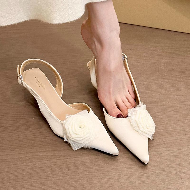 Vílí zelená růže! Jemné saténové růžové tašky hlava prázdné sandály dámské 2025 jaro a léto temperament jehlové boty