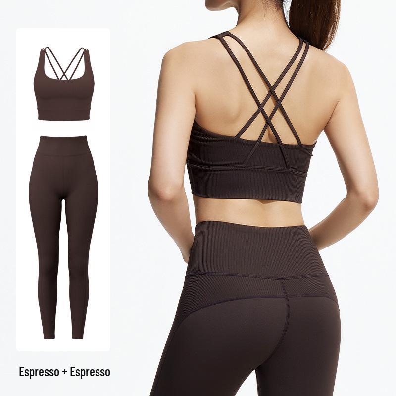 

Полосатый кроп-топ для йоги с перекрестными бретелями и спортивные капри с высокой талией и вставками для женщин XXL