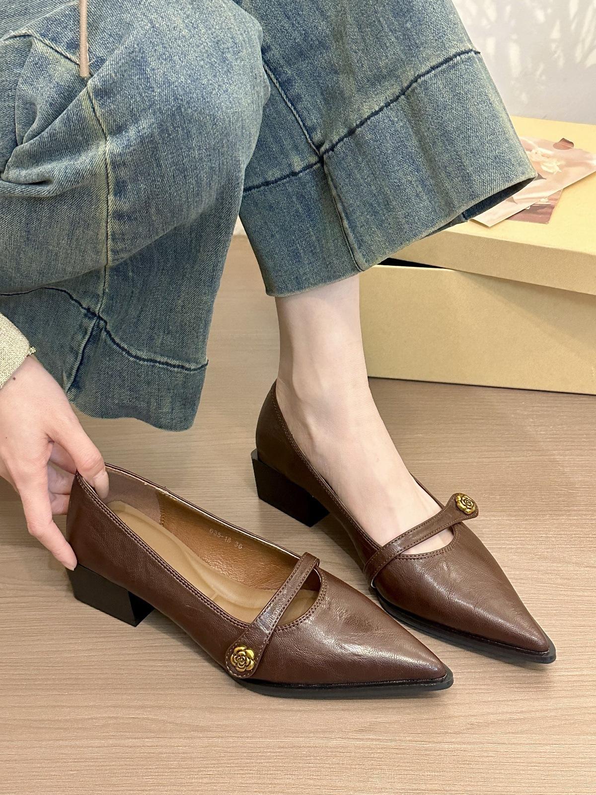 

Выскочка! Ретро камелия слово с толстым каблуком одинарные туфли 2025 женские весенние с мелким вырезом туфли на высоком каблуке 40 коричневый