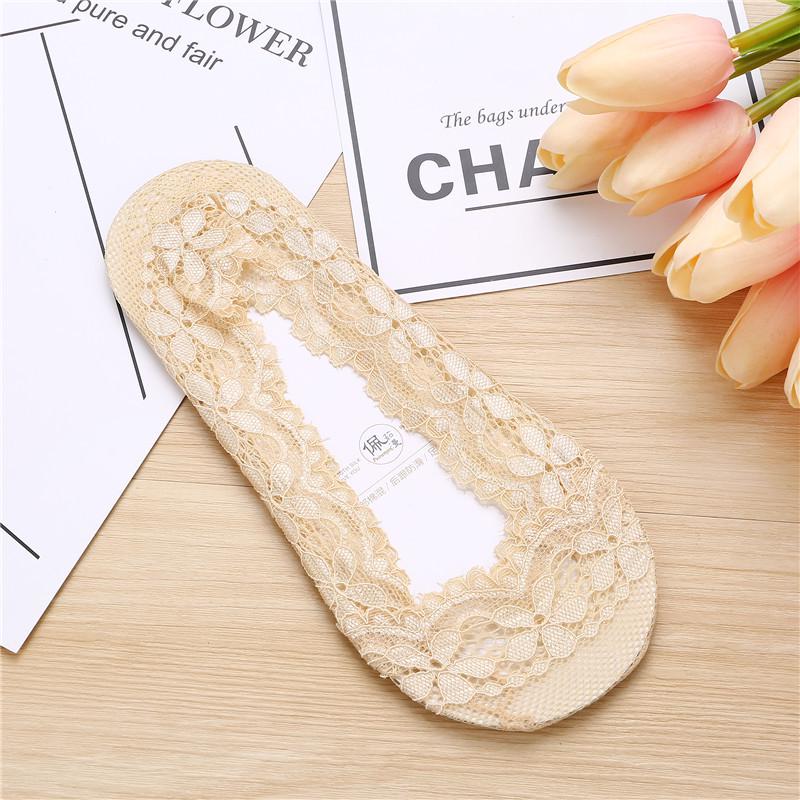 

Trendy Korean Style Low-Cut Lace Leaf Cotton Invisible Socks with Non-Slip Silicone Sole for Women. 34-40